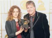  ?? ALLEN J. SCHABEN/LOS ANGELES TIMES ?? Bela Fleck, seen with Abigail Washburn in 2016, has released “My Bluegrass Heart.”