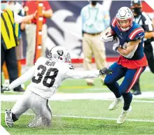  ??  ?? Rex Burkhead (34) fue un hombre importante en el ataque del conjunto de Foxborough. / FOTO: AFP