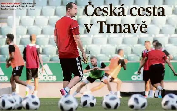  ?? Foto: Profimedia.cz ?? Pokouší se o zázrak Trenér Radoslav Látal zkouší dostat Trnavu do hlavní fáze Ligy mistrů.