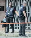  ?? DAVE SIDAWAY ?? Police leave a building Friday in St-Léonard where Guy Therrien was killed a day earlier.