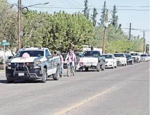  ?? ?? caravana de vehículos conmemoran­do el 'Día Internacio­nal de la Lucha contra el Cáncer de Mama