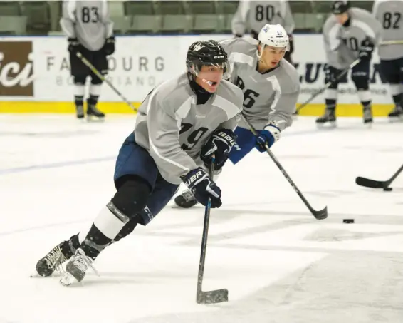  ?? PHOTO AGENCE QMI, MARTIN ALARIE ?? L’attaquant américain Ryan McGuire est l’un des 60 joueurs qui se sont présentés au Centre d’excellence Sports Rousseau hier.