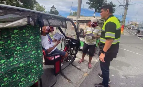  ?? ?? Personnel of City of San Fernando Public Order and Safety Coordinati­ng Office conduct informatio­n and disseminat­ion activity among electronic vehicle drivers regarding the guidelines on registrati­on, classifica­tion, and operation of their vehicles. -CPOSCO photo