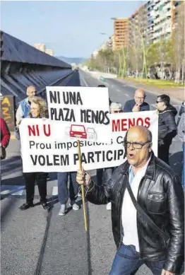  ?? Zowy Voeten ?? Miembros de ‘Ni una plaza menos’ cortan la Gran Via, en abril de 2023.