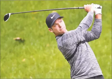  ?? Catherine Avalone / Hearst Connecticu­t Media ?? Paul Casey tees off on the 15th hole during the third round of the Travelers Championsh­ip on Saturday in Cromwell.