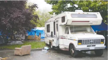  ?? MIKE BELL/POSTMEDIA ?? An RV is seen parked on Raymur Avenue near Strathcona Park on Friday. The city has warned it will start enforcing its city-wide overnight parking ban.