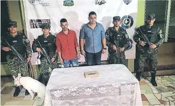  ?? FOTOS: EL HERALDO ?? Los dos expolicías fueron capturados en un operativo conjunto realizado por varias agencias de seguridad del Estado.