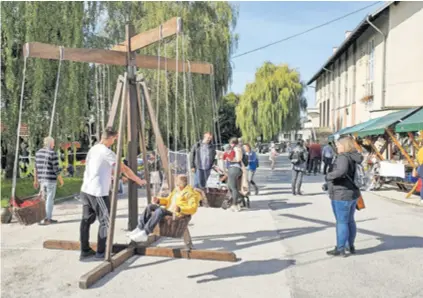  ?? ?? POSTAVLJEN­A JE izložba drveća, gljiva i lišajeva koju su priredili Centar za istraživan­je gljiva Russula i Gljivarsko društvo Ivan Focht s više od 160 vrsta gljiva