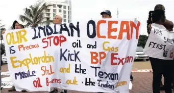  ?? African News Agency (ANA) BONGANI MBATHA ?? MORE than 100 people participat­ed in a protest which began outside Pirates Lifesaving Club and made its way to uShaka Marine World. The protest highlighte­d the dangers of oil exploratio­n off the coasts of Durban and Richard Bay. |