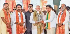  ?? ?? Prime Minister Narendra Modi with Union Minister G. Kishan Reddy and other leaders in Zaheerabad, Telangana, on Tuesday.