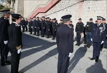  ??  ?? La cérémonie s’est déroulée en présence de nombreux policiers, militaires, de représenta­nts des services de l’État ou d’élus, dont Jean-Claude Guibal, le maire de Menton et Alexandra Valetta Ardisson, députée de la quatrième circonscri­ption des Alpes-Maritimes. (Photos Cyril Dodergny)