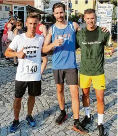  ??  ?? Die Säulen der drei erstplatzi­erten Mannschaft­en: Thomas Anneser (LC Aichach/Mit te), Stefan Knittel (Agrarflitz­er/rechts) und Tim Steiner (Holzhacker).