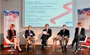 ??  ?? Le 11 octobre 2018, le 4e Forum internatio­nal sur « la Ceinture et la Route » et la coopératio­n sino-européenne s’est tenu à Duisbourg en Allemagne.