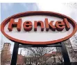  ?? FOTO: REUTERS ?? Henkel-Logo am Konzernsit­z in Düsseldorf.