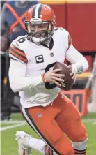  ?? DENNY MEDLEY/USA TODAY SPORTS ?? Browns quarterbac­k Baker Mayfield rolls out to pass against the Chiefs on Sunday.