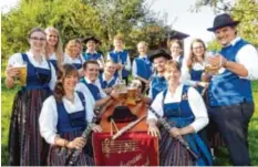  ?? Foto: Karin Marz ?? Die Musiker und Musikerinn­en des Musikverei­ns Langenneuf­nach freuen sich auf das Oktoberfes­twochenend­e.