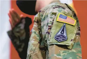  ?? NOAH BERGER/SAN FRANCISCO CHRONICLE 2021 ?? An Air Force specialist wearing a U.S. Space Force uniform salutes during a ceremony for U.S. Air Force airmen transition­ing to U.S. Space Force guardian designatio­ns at Travis Air Force Base, Calif.