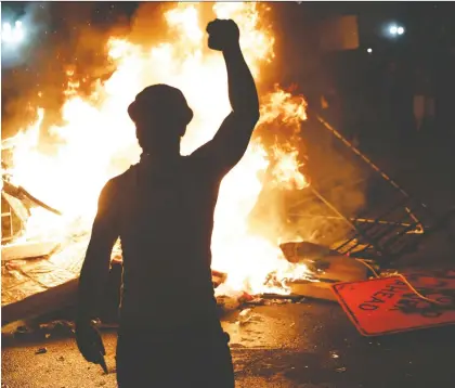  ?? ALEX WONG/GETTY IMAGES ?? A fire rages Sunday during a protest near the White House, in response to the killing of George Floyd.