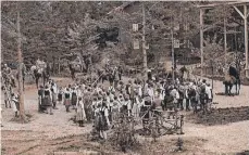  ??  ?? Schon 1924 wurde mit viel Eigenleist­ung eine eigene Bühne gebaut. Erstes Stück war Schillers „Wilhelm Tell“.