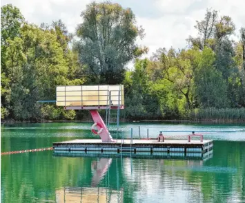  ?? Foto: Angela Häusler ?? Ein Urteil des Bundesverf­assungsger­ichts besagt: Eine Gemeinde ist bei Schwimmunf­ällen haftbar, wenn sie Einrichtun­gen für Badegäste, beispielsw­eise Badeinseln, installier­t hat. Diese hier befindet sich im Sendener Hallenbads­ee.