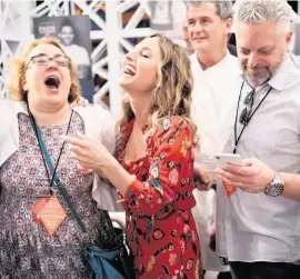  ?? CARL JUSTE cjuste@miamiheral­d.com ?? At Barilla’s Italian Bites on the Beach, Giada De Laurentiis, center, is greeted by fans on Feb. 20, 2020.