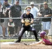  ?? ARNOLD GOLD/HEARST CONNECTICU­T MEDIA ?? Joel Barlow’s Samantha Hilford, left, covers third base as Torrington’s Lauren Jamieson is safe on Saturday.