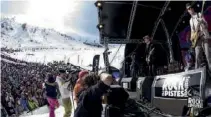  ??  ?? Le festival Rock the Pistes fait grimper la températur­e en altitude.