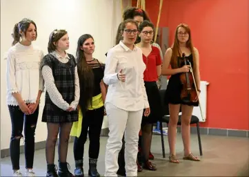  ?? (Photo Eric Ottino) ?? Les lycéens se sont réunis une fois par semaine pour répéter la pièce de théâtre.
