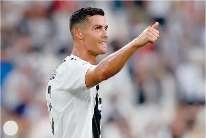  ??  ?? Cristiano Ronaldo investe forte num bom arranque da aventura italiana na Juventus