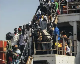  ?? PICTURE: EPA ?? Gambian refugees return to Gambia after fleeing to Senegal.