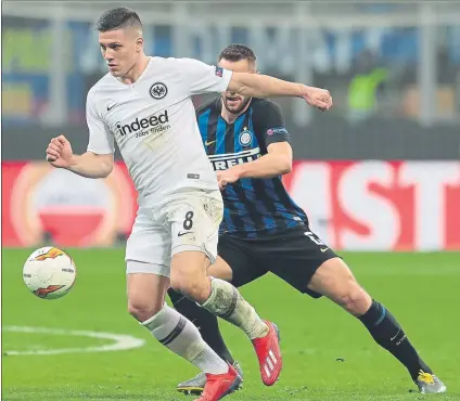  ?? FOTO: GETTY ?? Jovic es uno de los objetivos azulgrana El Barça le ha espiado en numerosas ocasiones y lo hará también en este parón internacio­nal