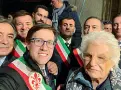  ??  ?? Nardella a Milano con Liliana Segre durante il corteo dei sindaci a sostegno della senatrice a vita. Sopra, con il nuovo comandante dei vigili Giacomo Tinella