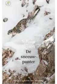  ??  ?? Sylvain Tesson, De sneeuwpant­er, uitg. De Arbeidersp­ers, 2021, vert. Eef Gratama, 188 blz., 20,99 euro.
Zie van Tesson ook in het Nederlands: ‘Zes maanden in de Siberische wouden’ (2012), ‘Berezina. Met Napoleon in de zijspan’ (2015), ‘Ongebaande paden. Een voetreis dwars door Frankrijk’ (2017) en ‘Deze zomer met Homeros’ (2018) – hier besproken op 30 maart 2019.
De Tibet-foto’s van Munier zijn samen met gedichten van Tesson eind 2018 gepublicee­rd in het boek ‘Tibet minéral animal’ bij uitgeverij Kobalann.