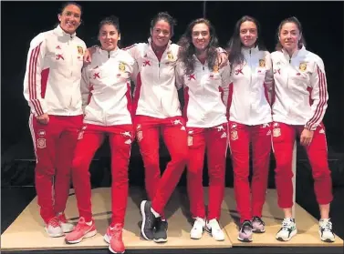  ??  ?? UNIÓN. Silvia Meseguer, Lucía García, Marta Torrejón, Nahikari García, Aitana Bonmatí y Vicky Losada