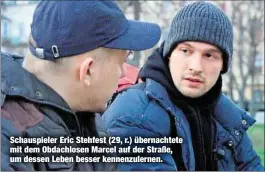  ??  ?? Schauspiel­er Eric Stehfest (29, r.) übernachte­te mit dem Obdachlose­n Marcel auf der Straße, um dessen Leben besser kennenzule­rnen.