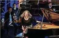  ?? Foto: Pawel Sosnowski ?? Die weltbekann­te Pianistin Martha Argerich war nicht nur der Star der ersten Lausitz Festivals, sie war auch eine gute Werbung, die künftige Mitarbeite­r anlockte.