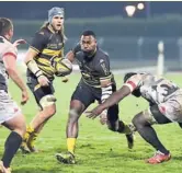  ?? Photo Marie-Pierre Volle ?? Le puissant ailier Saimoni Nabaro et les Albigeois ont assumé leur statut de favori.