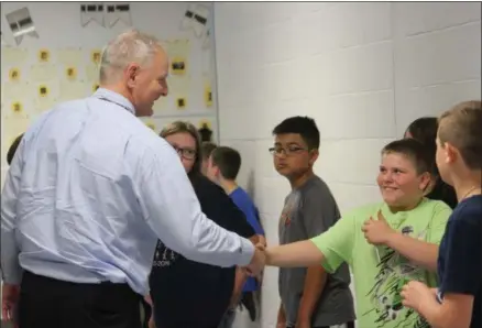  ?? CHARLES PRITCHARD - ONEIDA DAILY DISPATCH ?? Principal James Rozwod greets children on the way to class at E.A. McAllister on Friday, June 21, 2019.