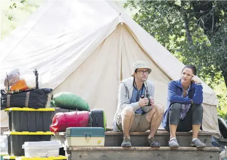  ?? ANNE MARIE FOX/HBO ?? David Tennant, left, and Jennifer Garner star in Camping, a test of marriage based on a British comedy. Garner is returning to her TV roots — the actress headlined the cult favourite Alias in the 2000s.