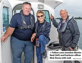  ?? Matt Round ?? Fellow crew member Martin Neal (left) and harbour officer Nick Stone with Judi