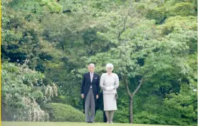  ?? AP FOTO ?? RITES: Japan’s Emperor Akihito (left) and Empress Michiko in the spring garden party at the Akasaka Palace in Tokyo.