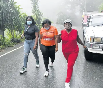  ?? RUDOLPH BROWN/PHOTOGRAPH­ER ?? People’s National Party candidate for St Andrew East Rural Joan Gordon-Webley (right) and supporters campaign in Irish Town on August 23.