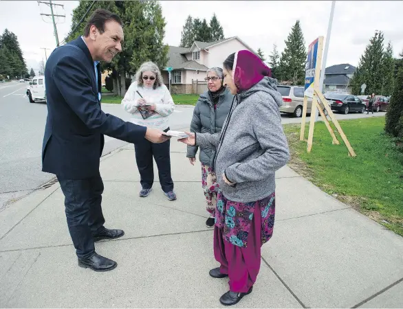  ?? PHOTOS: JASON PAYNE ?? NDP candidate Jagrup Brar speaks with voters in the Surrey-Fleetwood riding during campaignin­g last month. Brar won the battlegrou­nd riding on Tuesday.