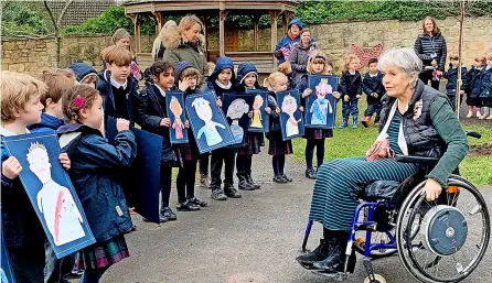  ?? Pic: Kate Gentle/kes ?? KES pupils show HM Lord-lieutenant of Somerset Annie Maw their portraits of the Queen