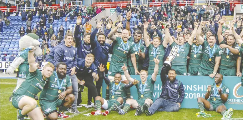  ?? Pictures: Steve Smyth ?? London Irish came together to collect the Championsh­ip trophy following their win against second-placed Ealing Trailfinde­rs at the Madejski Stadium on Saturday