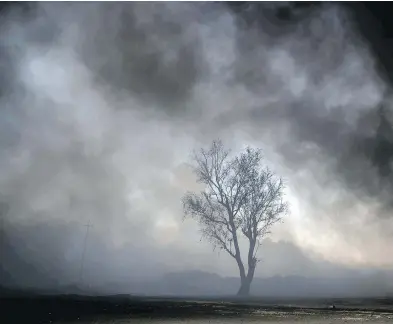  ?? FELIPE DANA / THE ASSOCIATED PRESS ?? For months, residents have lived in perpetual darkness from a cloud of toxic fumes released by oilfields — like this one in Qayara, south of Mosul — which have been set on fire by retreating Islamic State fighters.