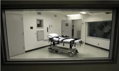  ?? Photograph: Dave Martin/AP ?? The lethal injection chamber at the Holman correction­al facility in Atmore, Alabama.