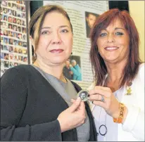  ?? SAM MCNEISH/THE TELEGRAM ?? Patricia Hynes-coates (right), national president of Mothers Against Drunk Driving, presents a commemorat­ive coin, made in honour of her late stepson Nicholas Coates, to Bridget Ricketts, principal of Waterford Valley High School, thanking the students...