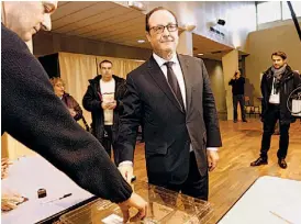  ??  ?? Popularida­de do presidente Hollande voltou a baixar, para os 26%