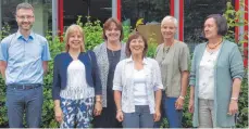  ?? FOTO: SCHULE ?? Verlassen die Realschule (von links): Jörg Fricker, Cornelia Christmayr, Sandra Nille, Marlene Fechner, Eva Merz und Annemarie Lernbaß.